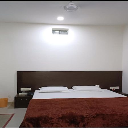 Supreme Guest House By Wb Inn 아그라 외부 사진