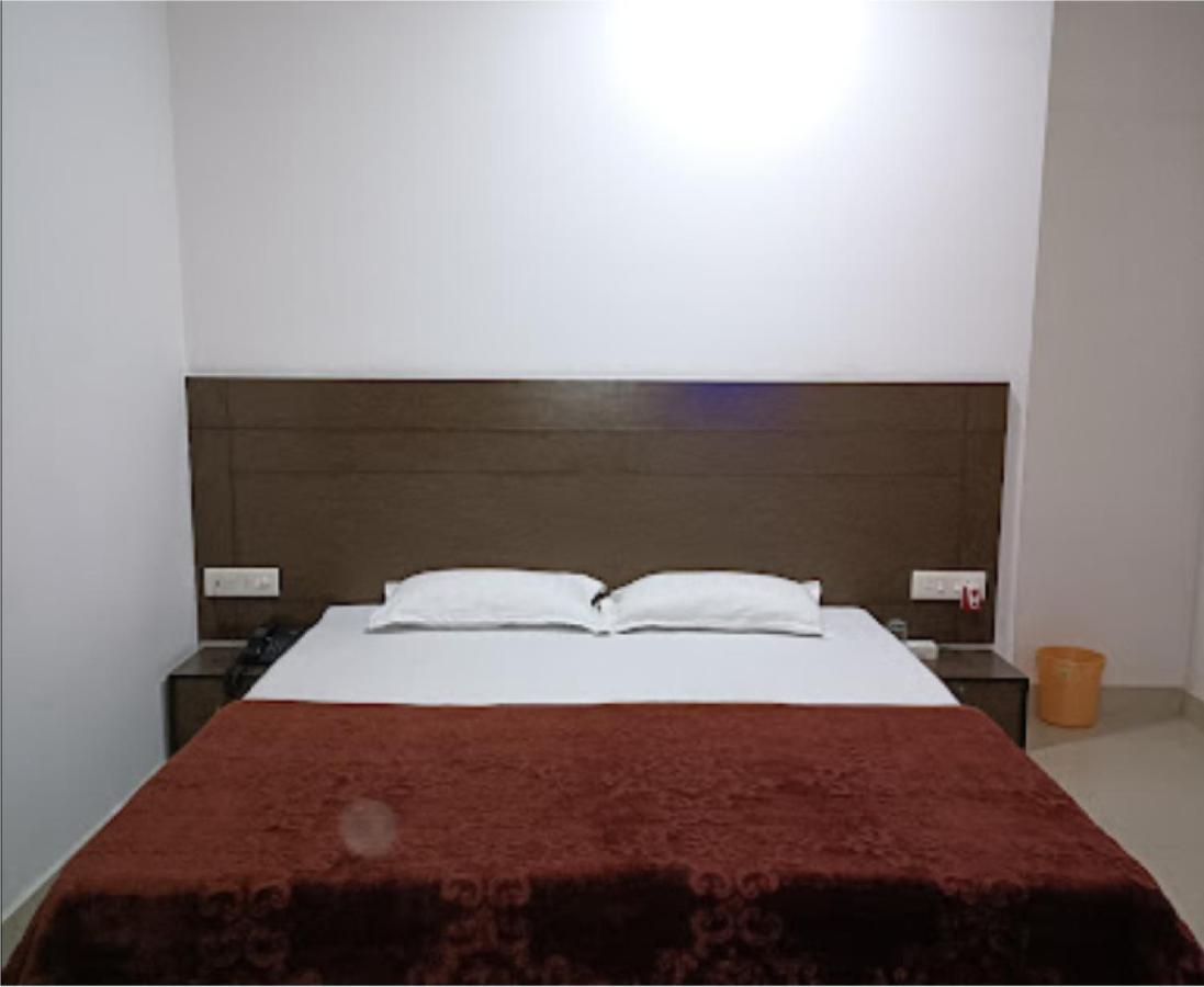 Supreme Guest House By Wb Inn 아그라 외부 사진